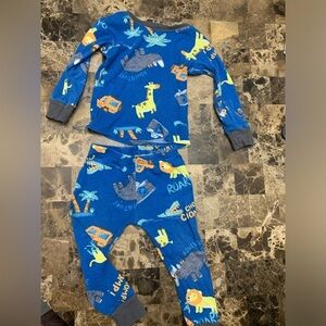4/30$ Carter’s Safari pajamas unisex 24 months